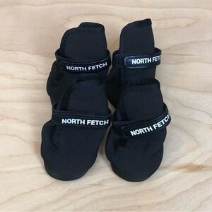 North Fetch Black Dog Boots Sz Small 5X4 cm Protect Pows.